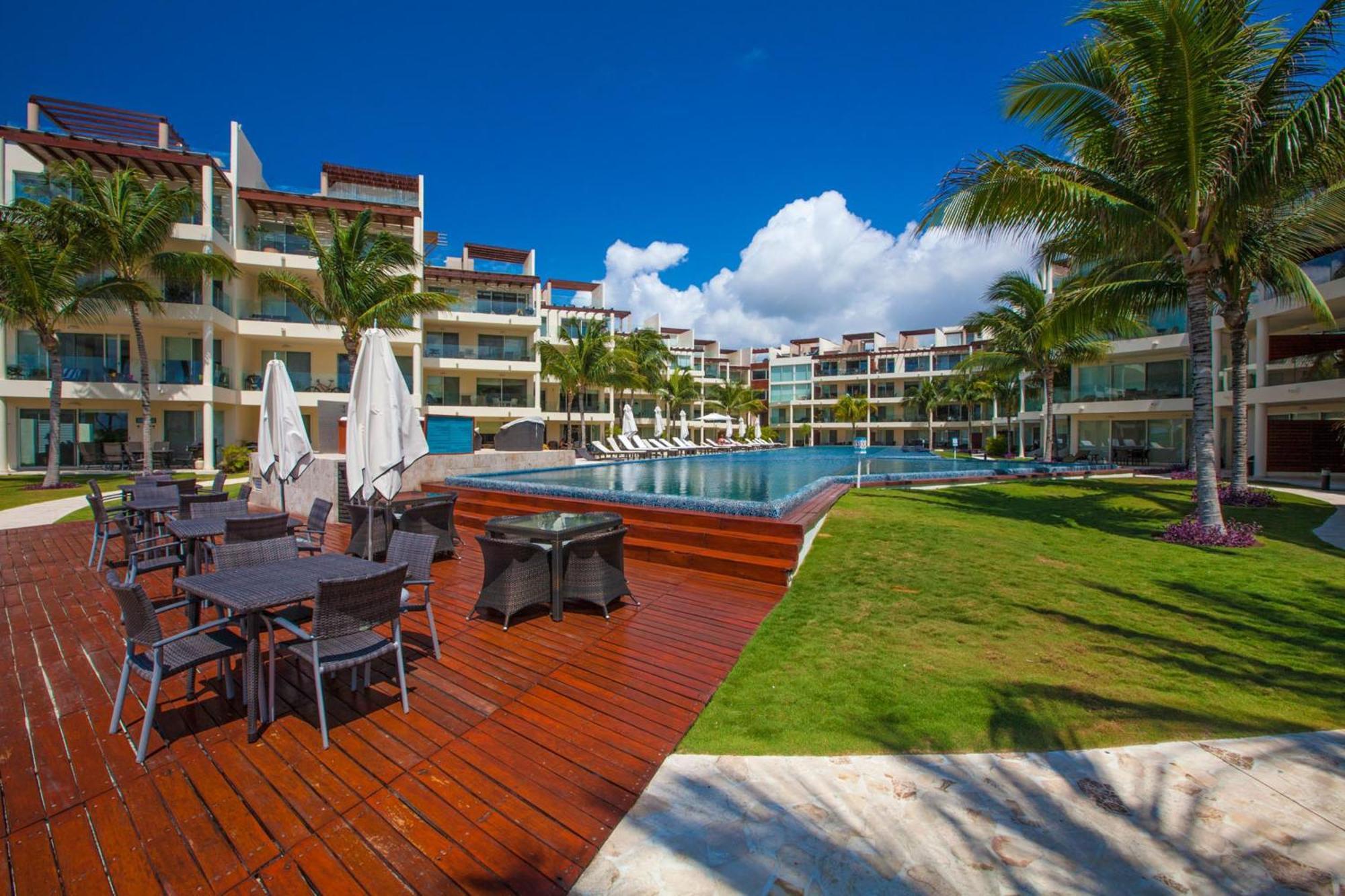 The Elements Oceanfront & Beachside Condo Hotel Playa del Carmen Exteriör bild